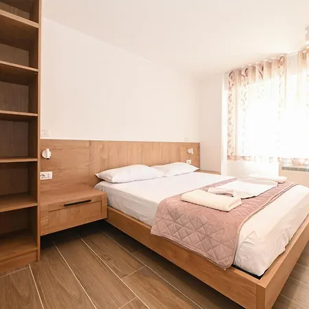 Amra Delux Durres Lägenhet