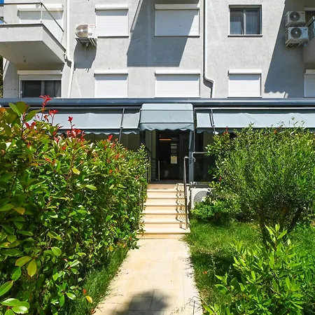 Amra Delux Durres Lägenhet *